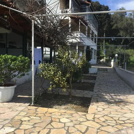 Family In With Terrace * Benitses (Corfu)