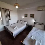 Family In With Terrace Apartman