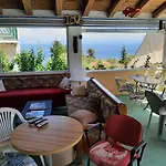 Family In With Terrace Apartman Benícesz